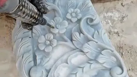 Kaminsims aus Marmorstein mit geschnitztem Blumenmuster
